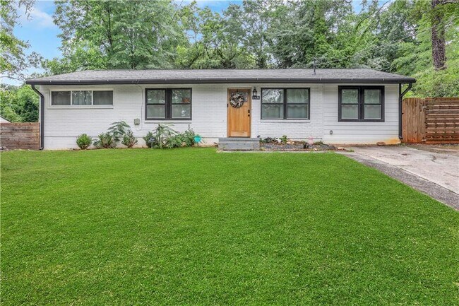 Building Photo - 3436 Pinehill Dr