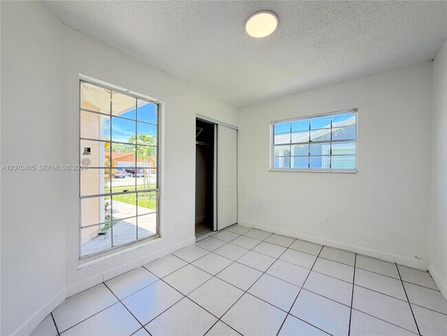 Building Photo - 9850 W Heather Ln