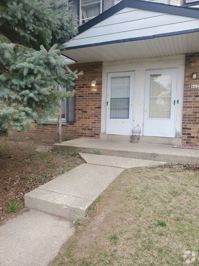 Building Photo - 8615-8617 N 106th St. (Townhouse)