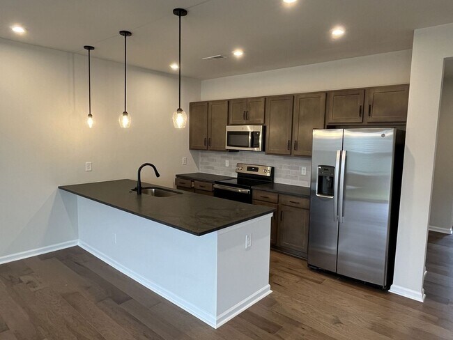 Building Photo - Newer 3 Bed Townhome in North Charlotte Area