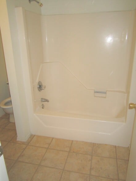 Building Photo - 2419 Beechwood Blvd