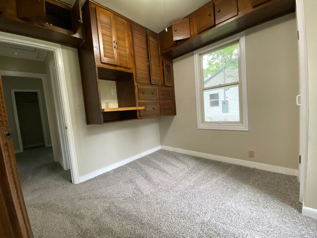 Building Photo - Renovated 3 bedroom/1bath ranch style home
