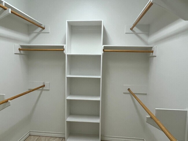 Building Photo - 2565 Sands Dr