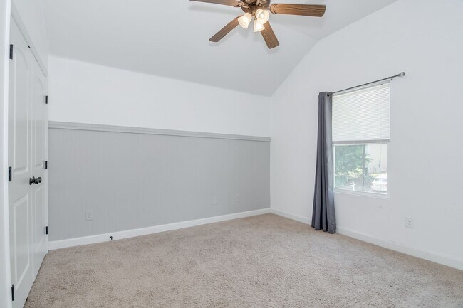 Building Photo - Beautiful 4 Bedroom in Great Neighborhood!