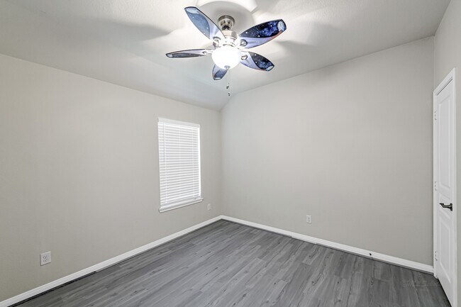 Building Photo - 4834 Oak Rambling Dr