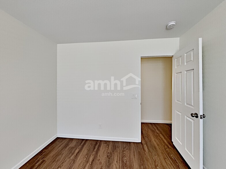 Building Photo - 40600 N Jay Ln