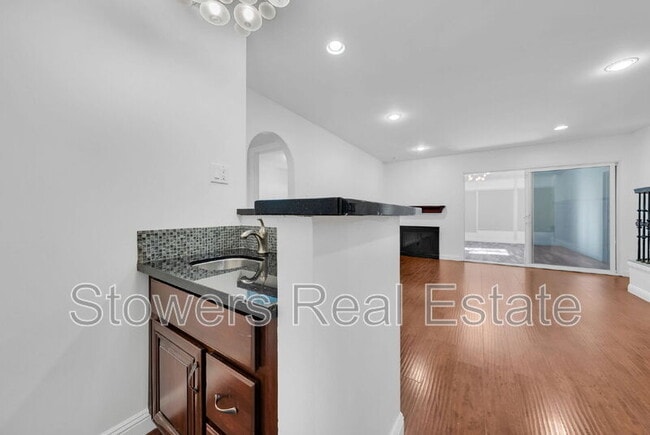 Building Photo - 40232 San Sebastian Pl