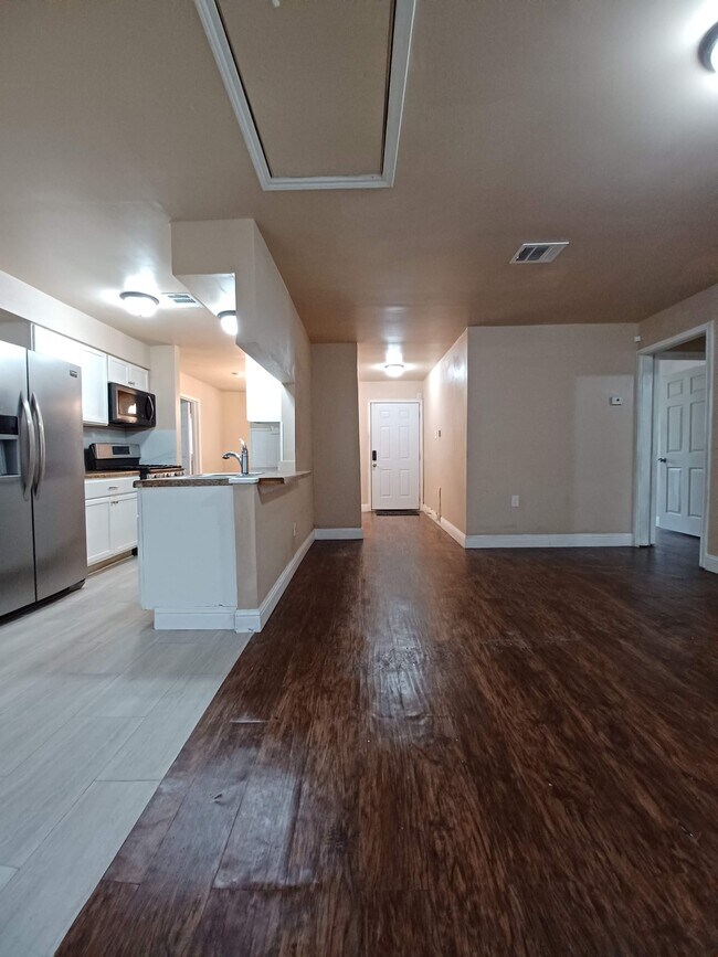 Building Photo - 5106 Dumore Dr