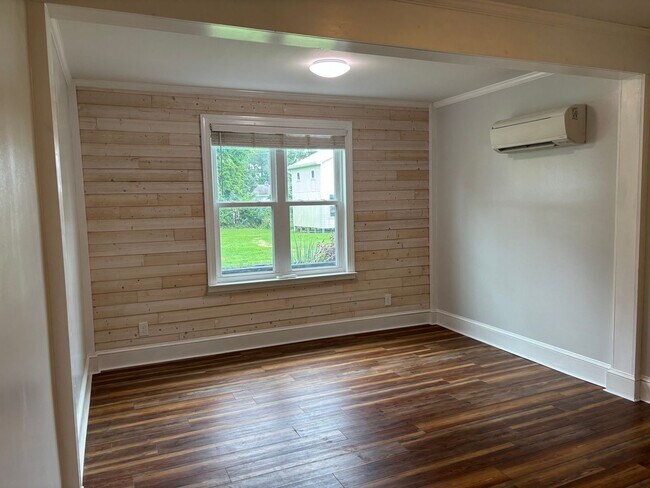 Building Photo - 114 Crescent Dr