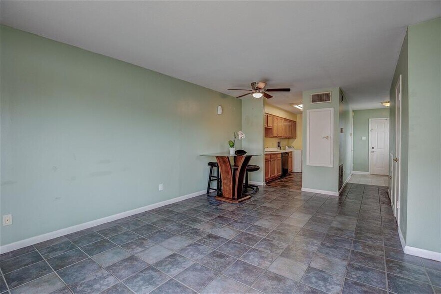 Building Photo - 2117 Giuffrias Ave