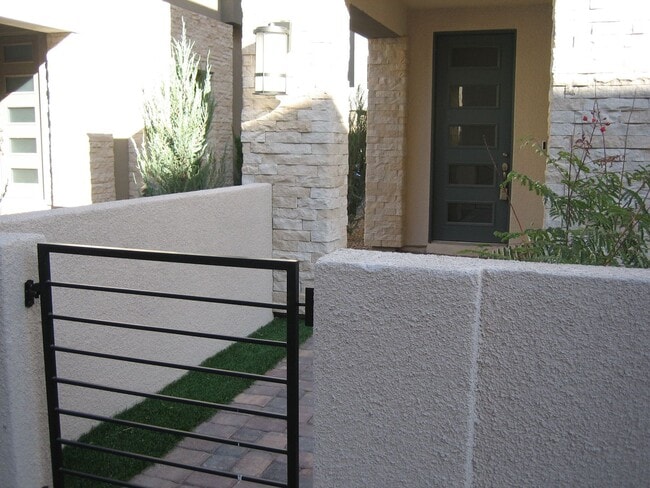 Building Photo - West Summerlin Townhouse - 1833-SqFt. - 3-beds, 2.5-baths, 2-car attached garage, Gated Comm.