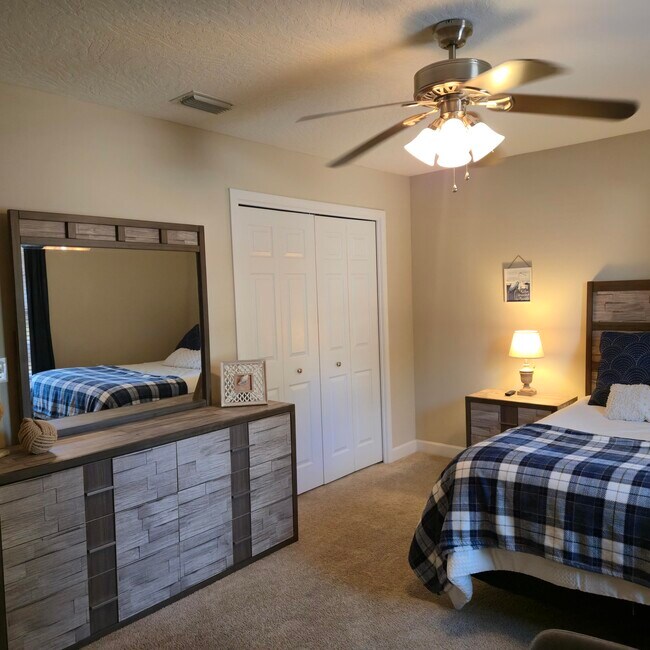 Building Photo - 400 Yancey St