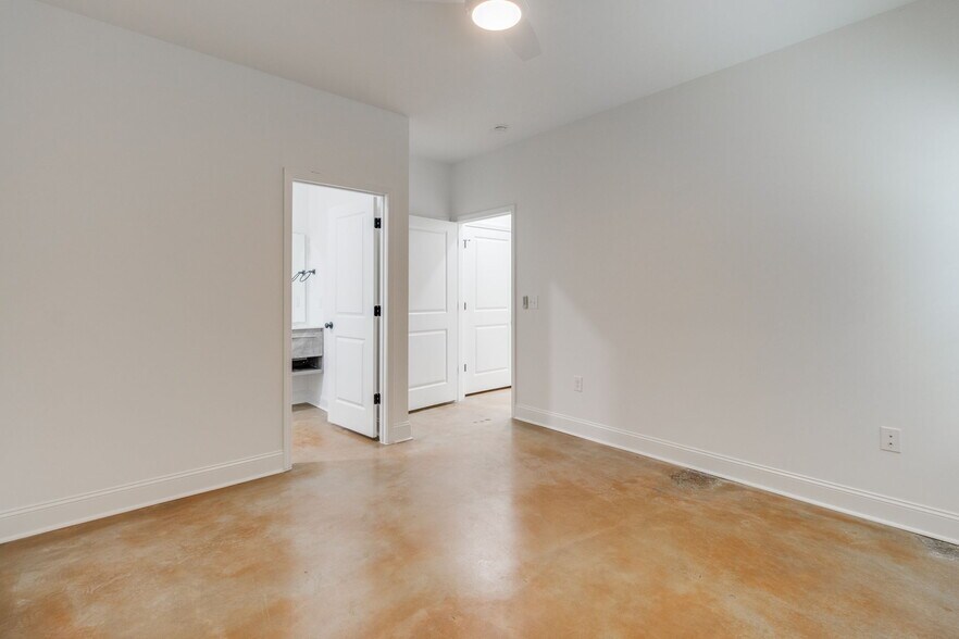 Building Photo - 133 Harden St