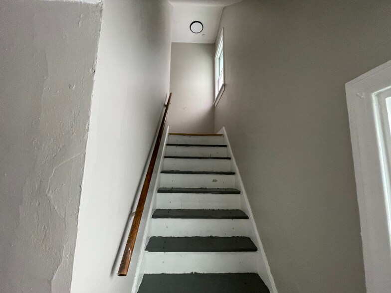 Building Photo - 1322 Brownell Ave