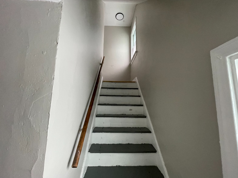 Building Photo - 1324 Brownell Ave