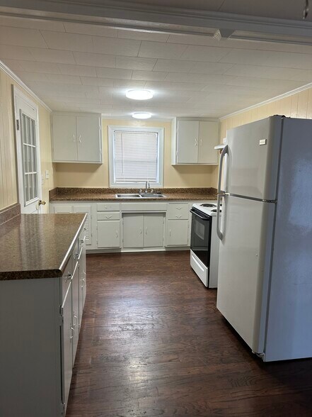 Building Photo - 615A Cassville Rd SE