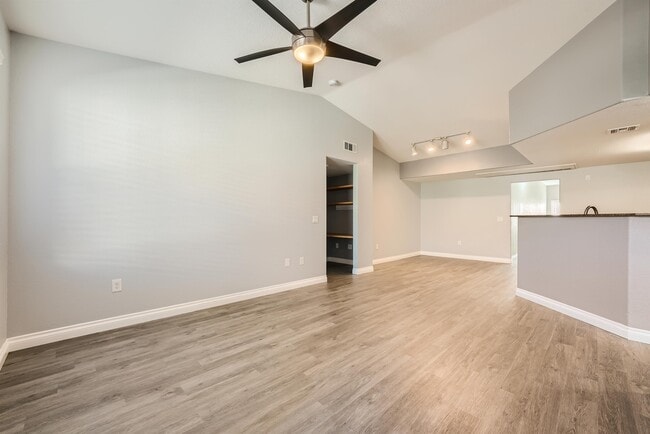 Building Photo - 10550 W Alexander Rd