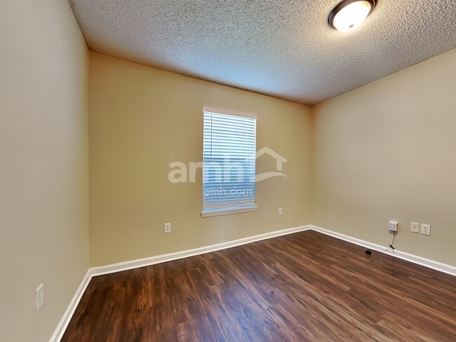 Building Photo - 9575 Stratham Ct