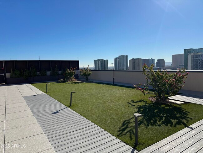 Building Photo - 200 W Portland St