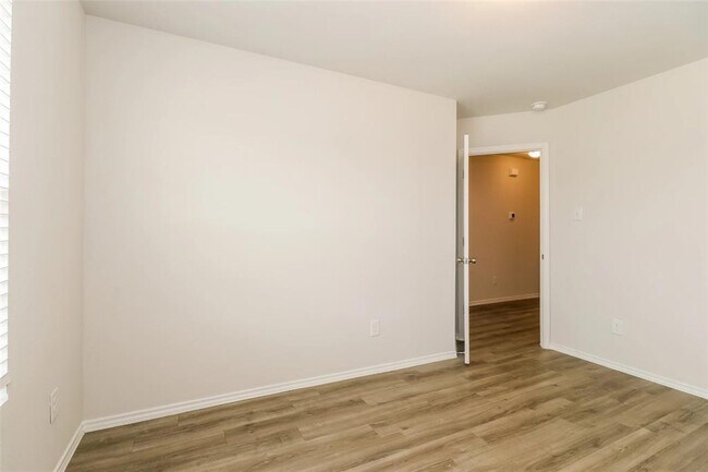 Building Photo - 25388 Claremont Hills Ln