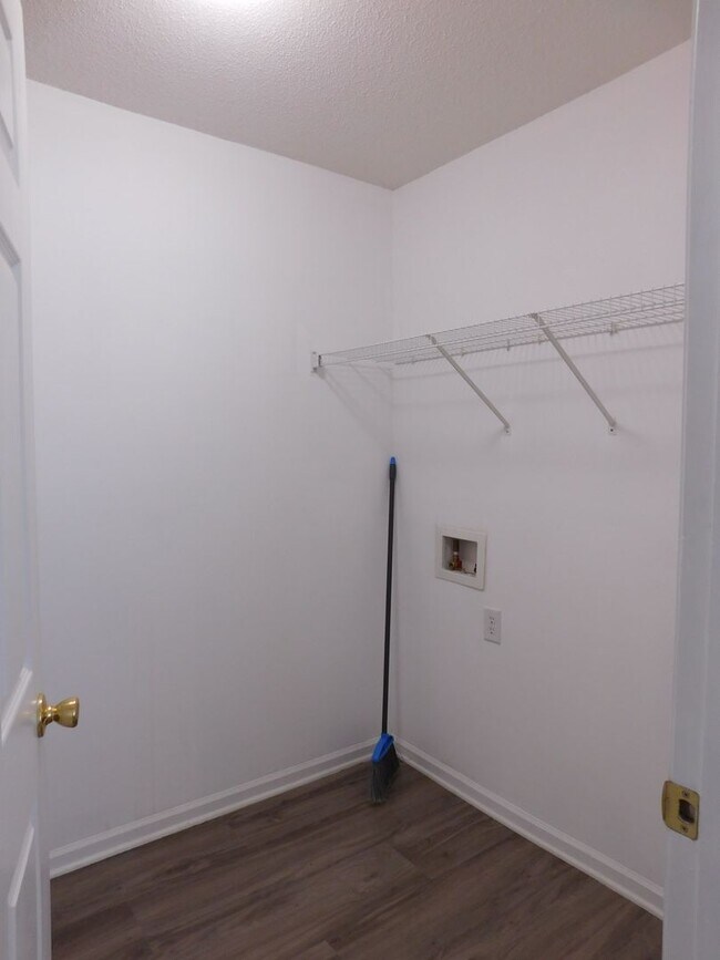 Building Photo - 205 Sellhorn Blvd