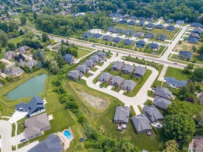 Building Photo - 53081 Enclave Cir