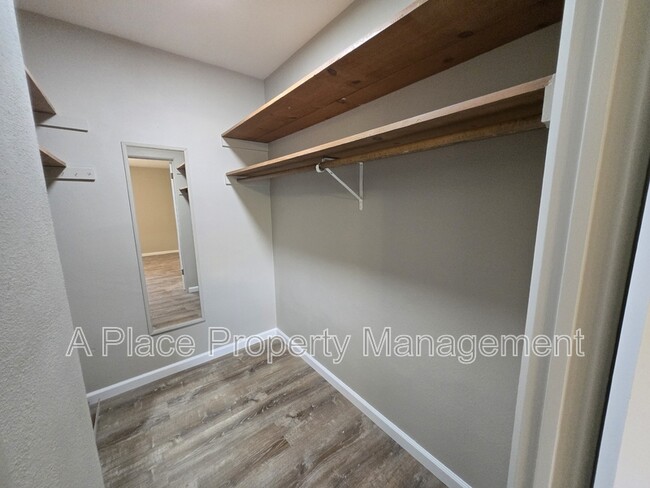 Building Photo - 2727 Hampton Ave