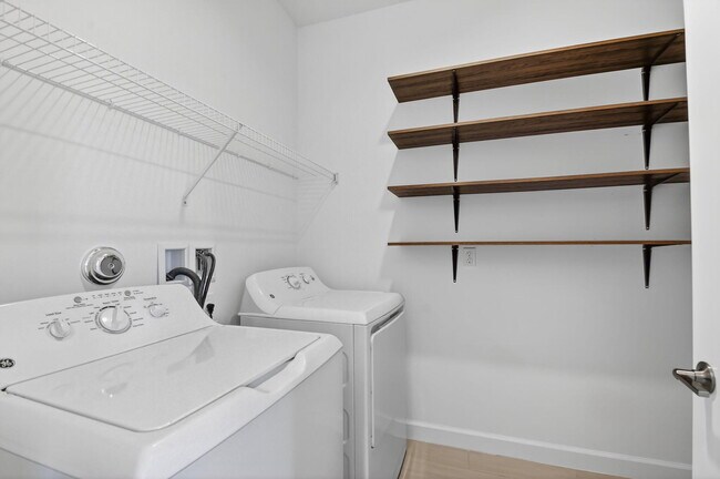 Building Photo - 4839 Navali Dr