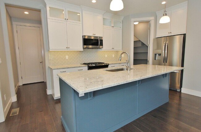 Building Photo - Immaculate Home in Harris Ranch