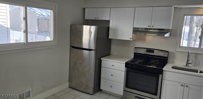 Building Photo - 260 Everett Rd