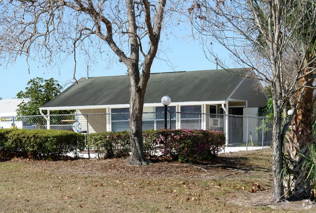 Building Photo - Green Gables Apartments