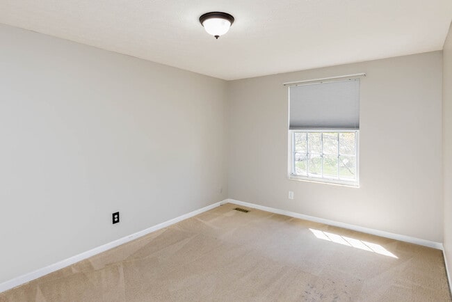 Building Photo - 5952 Sachem Ct