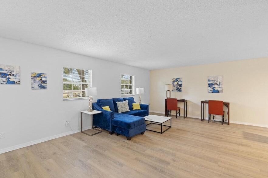 Building Photo - 5348 Hillock Ct