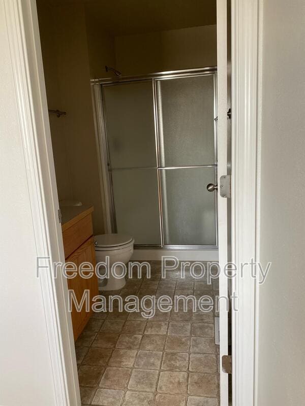 Building Photo - 1151 NE Trailridge Ct