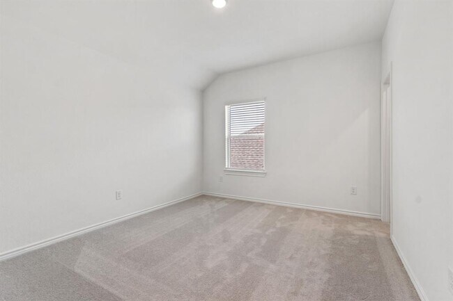 Building Photo - 15818 Dove Holw Dr