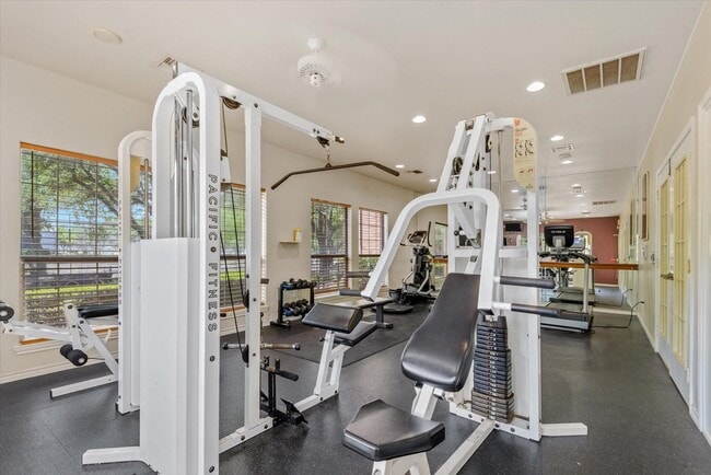 Building Photo - 2255 Braeswood Park Dr