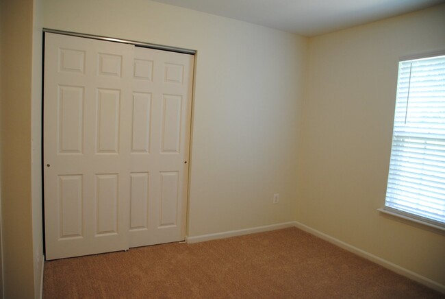 Building Photo - Upscale 2 BDRM, 2 BATH Condo in N. Stafford