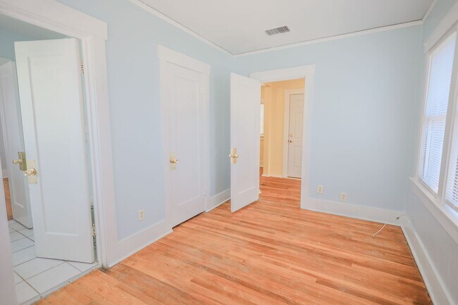 Building Photo - 317 N Santa Rita Ave