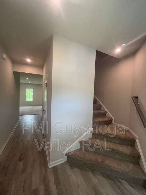 Building Photo - 1161 Meadow Run