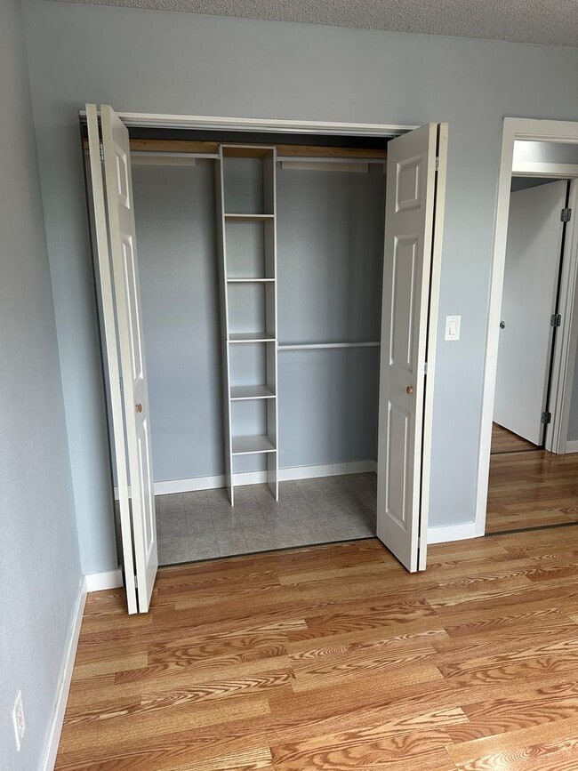 Building Photo - Heat Included! Heated Storage, 2 Bedroom/1...