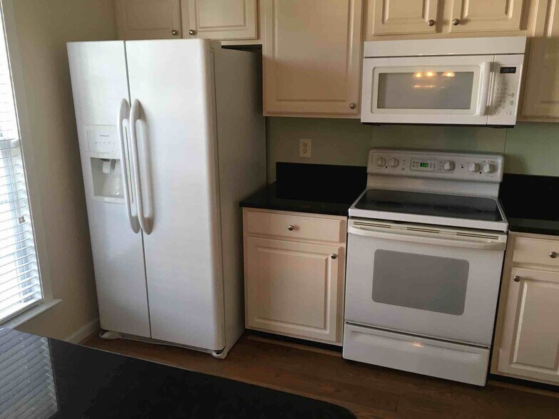 Building Photo - 7042 Mead Lane