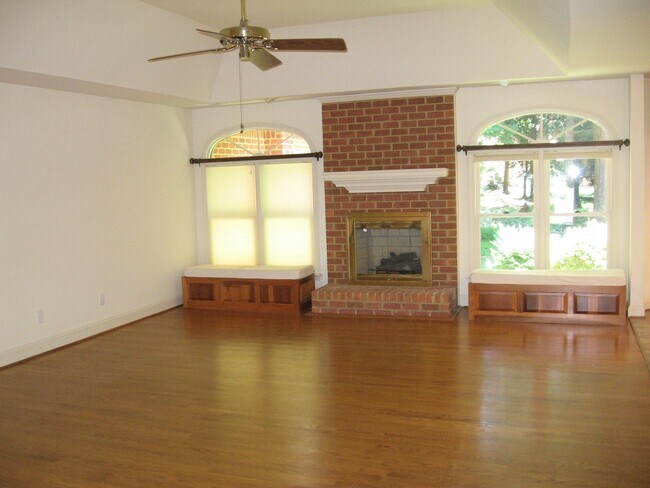Building Photo - GATLING POINTE