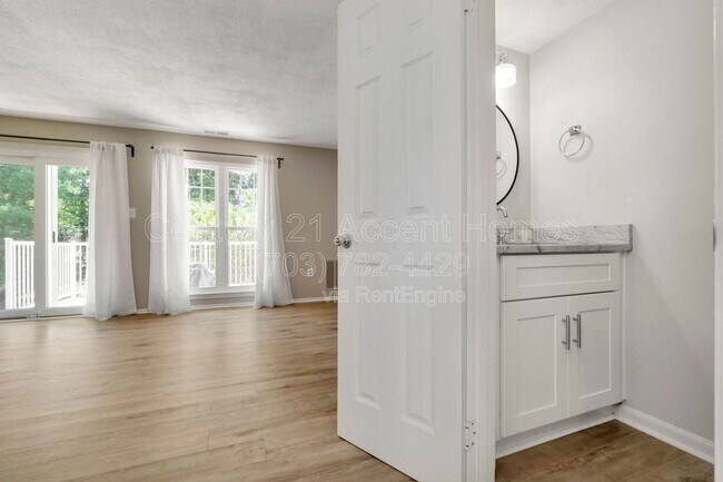 Building Photo - 2881 Burgundy Pl