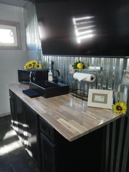 Suite 3 Furnished - 1222 River Rd