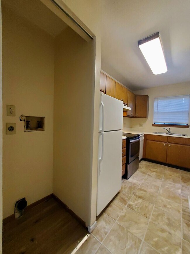 Building Photo - 2745 Brookshire Ln