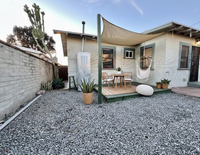 Building Photo - North Park Cottage! LARGE ENCLOSED PRIVATE BACKYARD! Washer & Dryer! Assigned Parking!