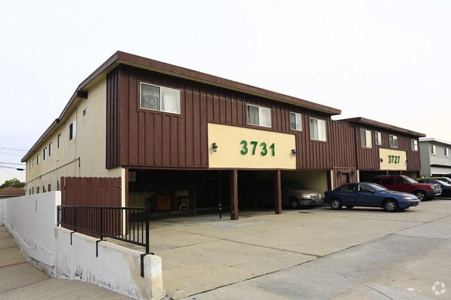 Primary Photo - Sea Breeze Apartments