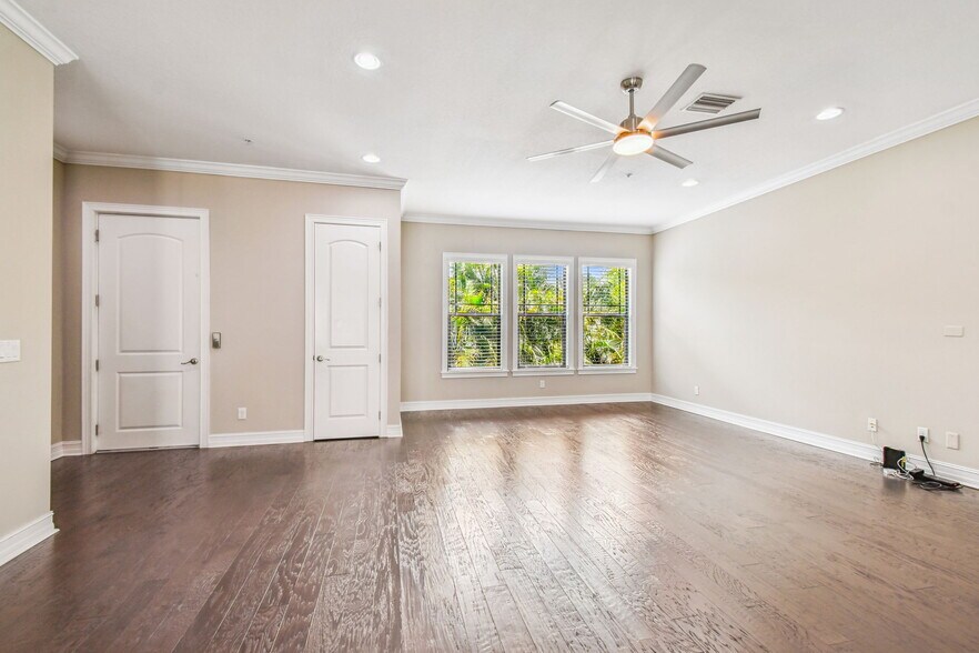 Building Photo - 622 S Matanzas Ave