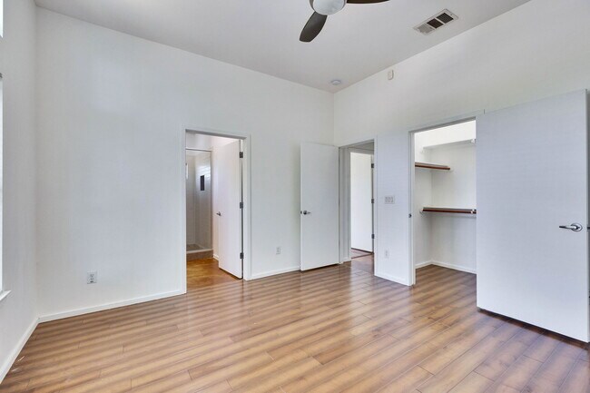 Building Photo - 3808 Menchaca Rd