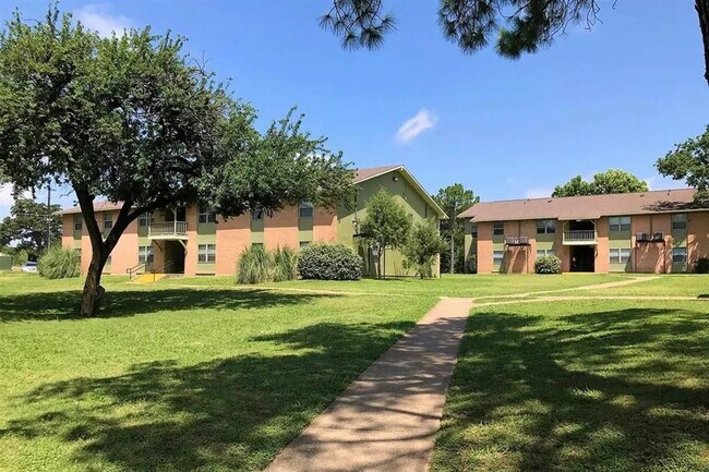 Building Photo - 7203 S Great Trinity Forest Way